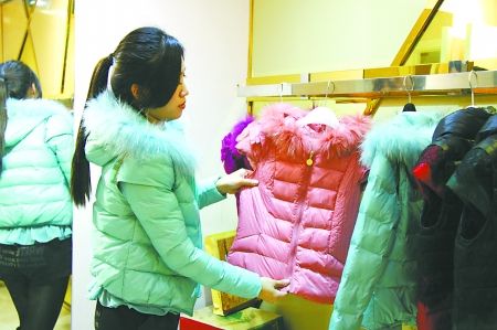 渝派服饰企业运用充棉工艺制作的棉服广受消费者欢迎