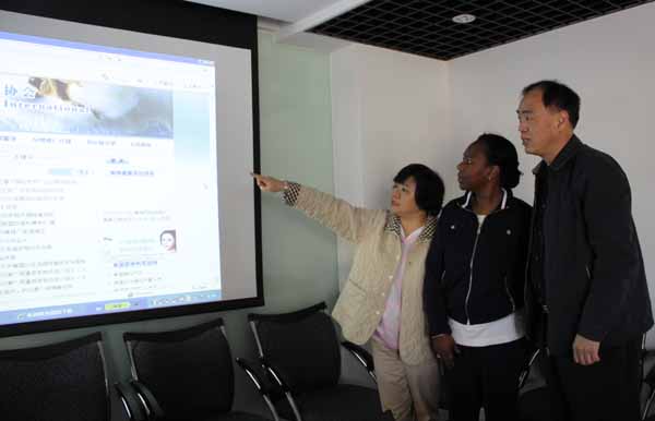 美国国际棉花协会代表造访中国纺织经济信息网