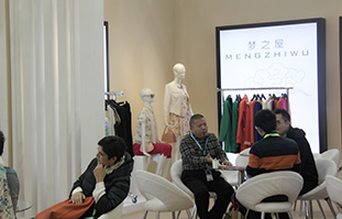 9、参展品牌火热洽谈中.jpg