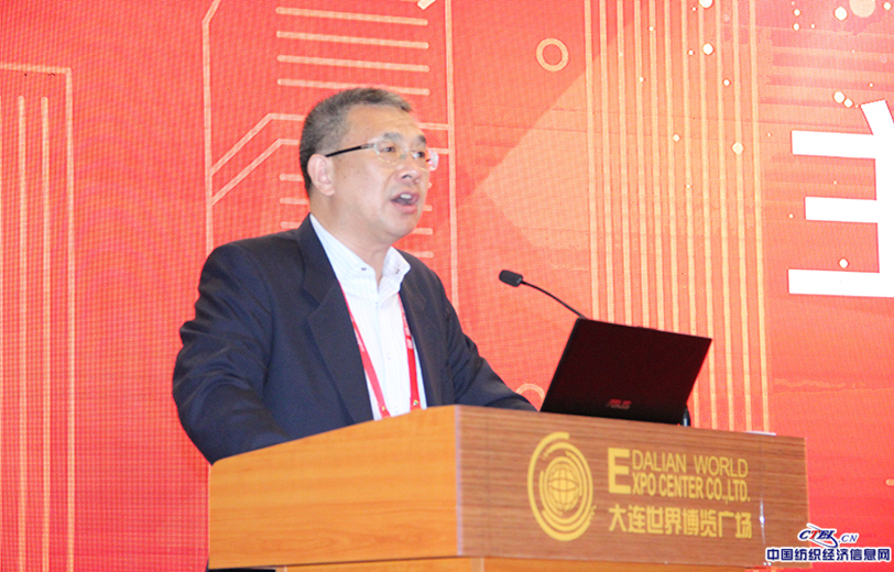 中国纺织工业联合会信息化部副主任徐建华主持大会